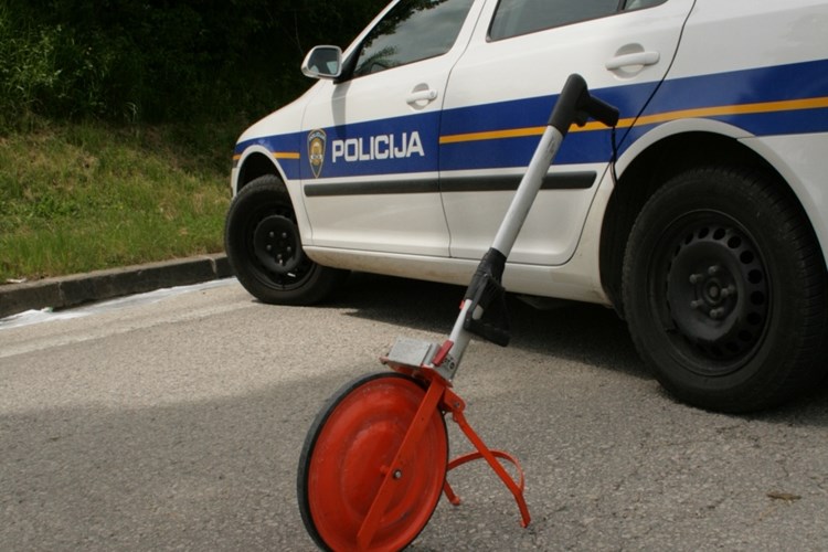 VABRIGA: Policajac službenim automobilom 'pokosio' Austrijance na motoru